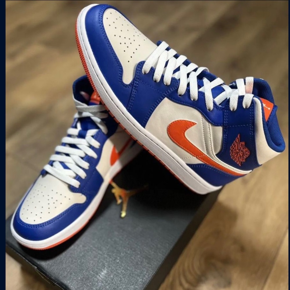 Jordan 1 Mid Knicks size 15 men ships out asap!!Rare